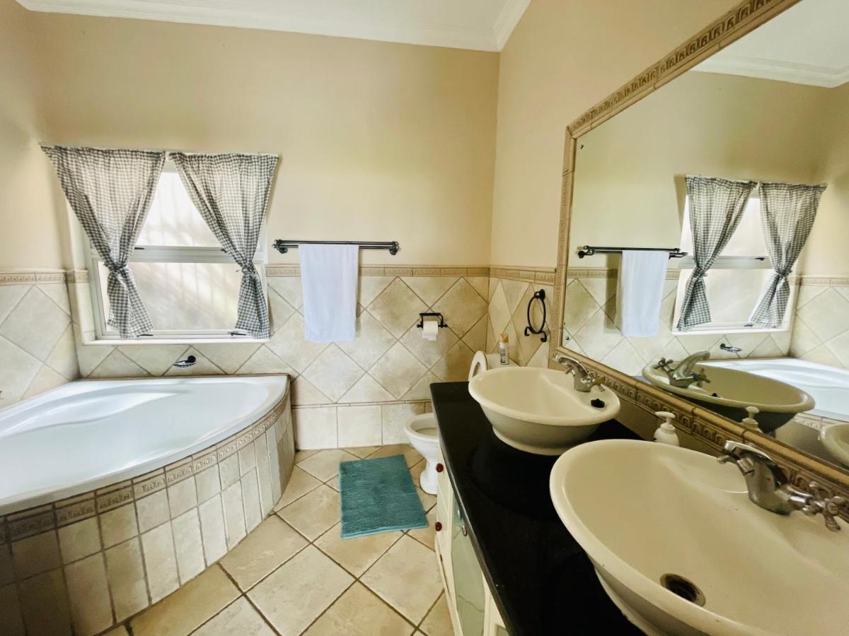 The Yacht House Hotell Hartbeespoort Eksteriør bilde