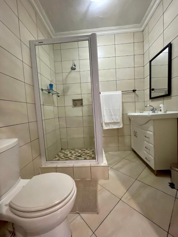 The Yacht House Hotell Hartbeespoort Eksteriør bilde